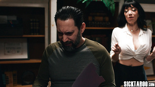 MILF drops on knees and gave a blowjob