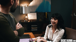 MILF drops on knees and gave a blowjob