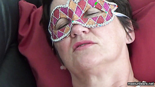 Mom Carlina toying with plug in her ass