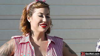 Milf model ass fucked by photographer