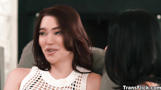 Emma Rose and Gal Ritchies ways to warm up