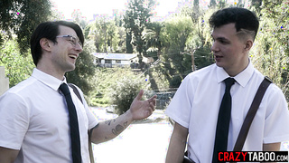 Dee Williams shows guys a right way