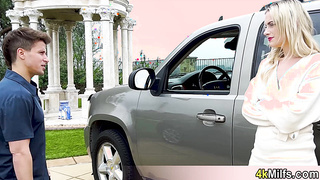 Cant stop her pussy when she is in heat