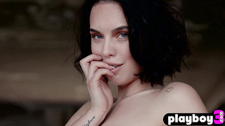 Marisa Ehret shows big tits and big ass