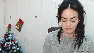 Brunette amateur babe chatting on webcam solo show