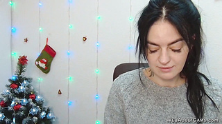 Brunette amateur babe chatting on webcam solo show