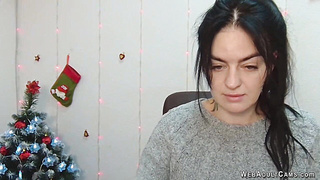 Brunette amateur babe chatting on webcam solo show