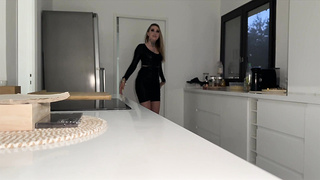 Queen is really, really horny!