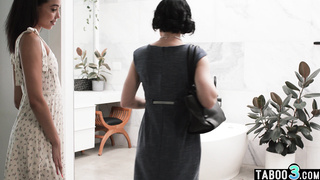 Ebony lures her realtor into lesbian sex