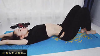 Yoga Ends with a Cumshot on the Stomach