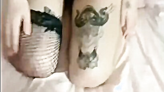 可愛萌妹出租屋啪啪,被大JJ直捅進子宮浪叫不斷