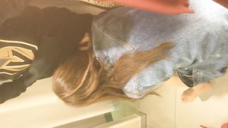 【网曝门事件】优衣库2019口爱版_江大超高颜值校花商场试衣间跪舔口交