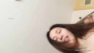 某艺术院校学舞蹈的气质美女酒店偷偷和闺蜜男友偷情啪啪,美女逼逼超敏感爽的嗷嗷大叫,担心怀孕不敢射里面
