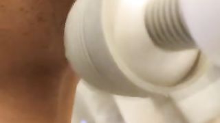 器具束缚强制开腿，持续虐阴高潮失禁（片尾彩蛋)