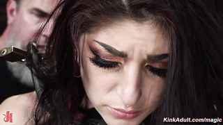 Locked brunette slave tazappered