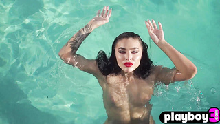 Glamorous MILF Emily Rinaudo stripped