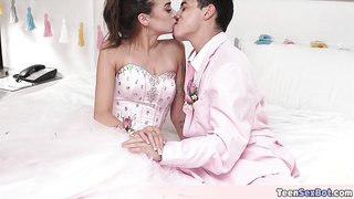 Nikki the porm night virgin gets fucked