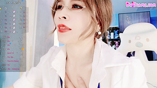 Hot Japanese babe Playing With Her Pussy