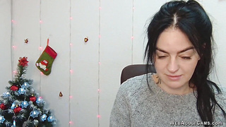 Amateur babe on webcam on Xmass Eve