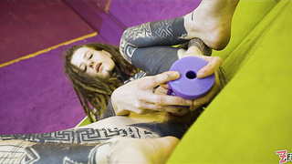 Ceci Milkymouzz wants to stuff her delicious pussy