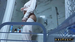 She Likes to Masturbate her Pussy in