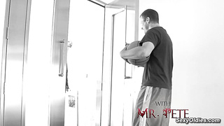 Student Mr Pete fucks big boobs MILF Lisa Ann