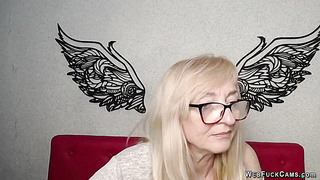 Amateur MILF flashes boobs on webcam