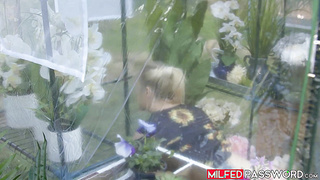 Sexy blonde MILF Jenna Starr is pounded by a young stud after she seduces him