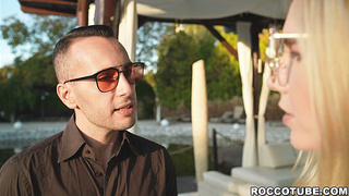 DAP! Fisting herself while being anal fucked!