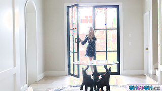 Big tits realtor caught rubbing one out