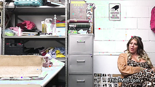 Caught cougar deep throats guards hard dick