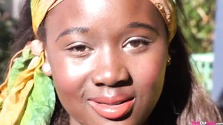 Karolina gets naughty in the sun