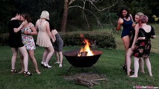 Campfire lezzies