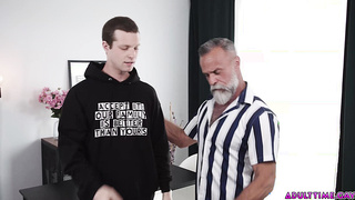 Show Papa How You Fuck! Benjamin Blue vs Daddy John!