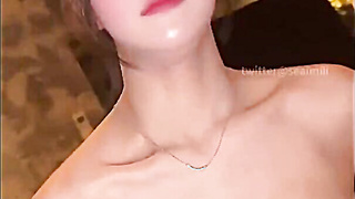 日本のティーンがフェラチ imfan オをして男性を喜ばせる