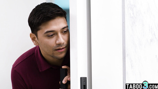 Stepmoms bubble butt makes stepson horny