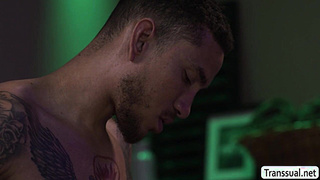 Home service masseur Axel Green analed TS customer