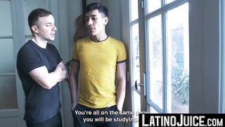 LatinoJuice.com - Stud homo Jonas Matt wanks dick while riding twink Felipe