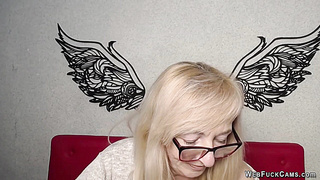 Amateur mature lady on webcam