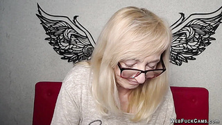 Amateur mature lady on webcam