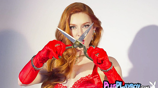 All natural redhead babe posed naked