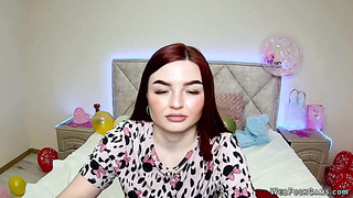 Hot redhead amateur babe on webcam
