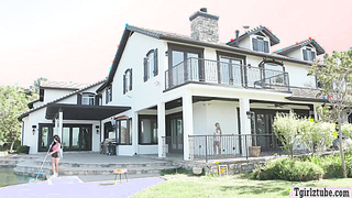 Blonde hottie River Lynn rides TS pool cleaners meat