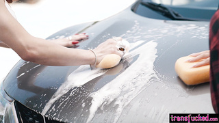 Wet MILF got fucked by horny shemale