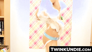 TwinkUndie.com - Sexy twink JD Phoenix's strip and fuck fest with Bobby Hart