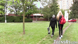 Amateur teens go out into nature to lick each others pussy