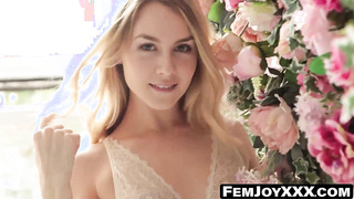 FemJoyXXX.com - Alecia Fox's hot body reveal and self-seduction