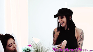 Goth MILF Joanna Angel strapon banging teen Jane Wilde