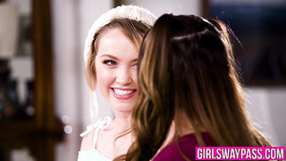 Sexy babes Aften Opal and Nikole Kash hot lesbian scissoring