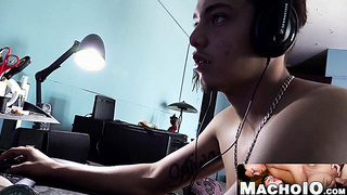 MachoIO.com - Good looking hunk strokes his monkey and cums all alone